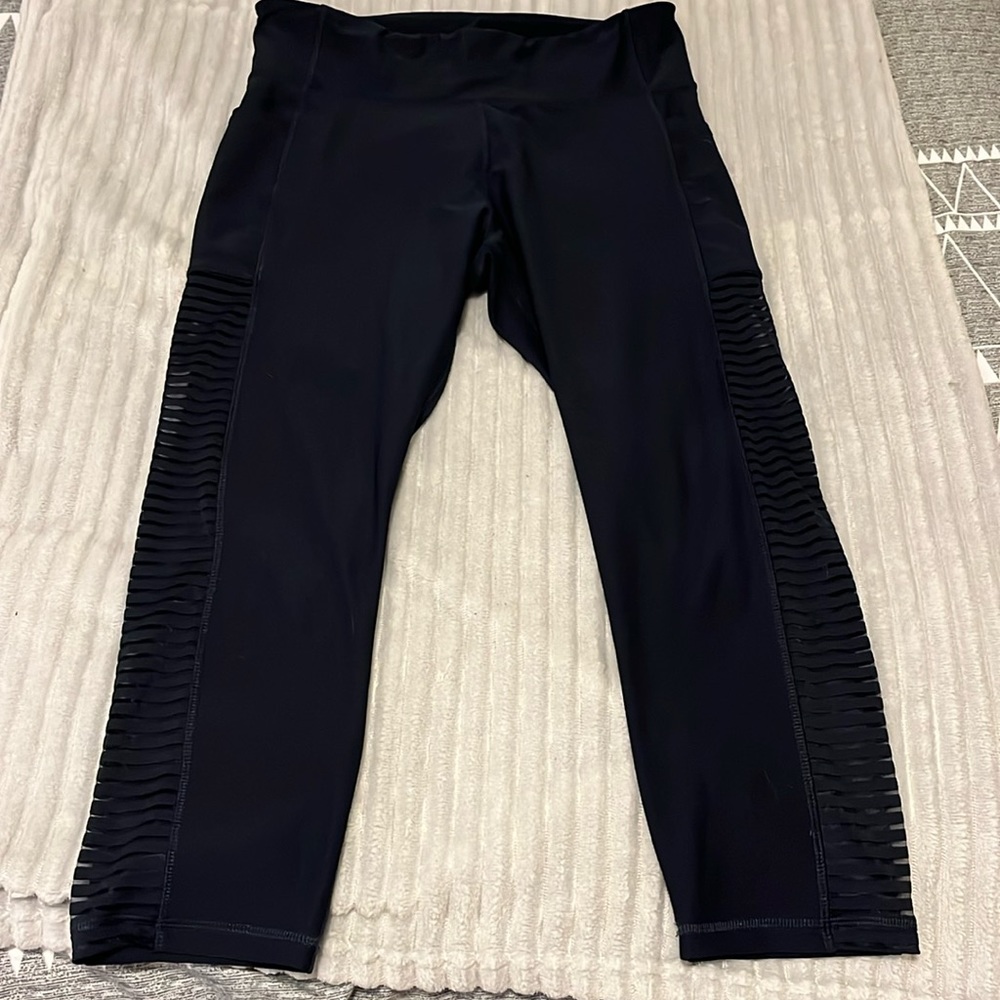 Women’s Dip cropped yoga pants